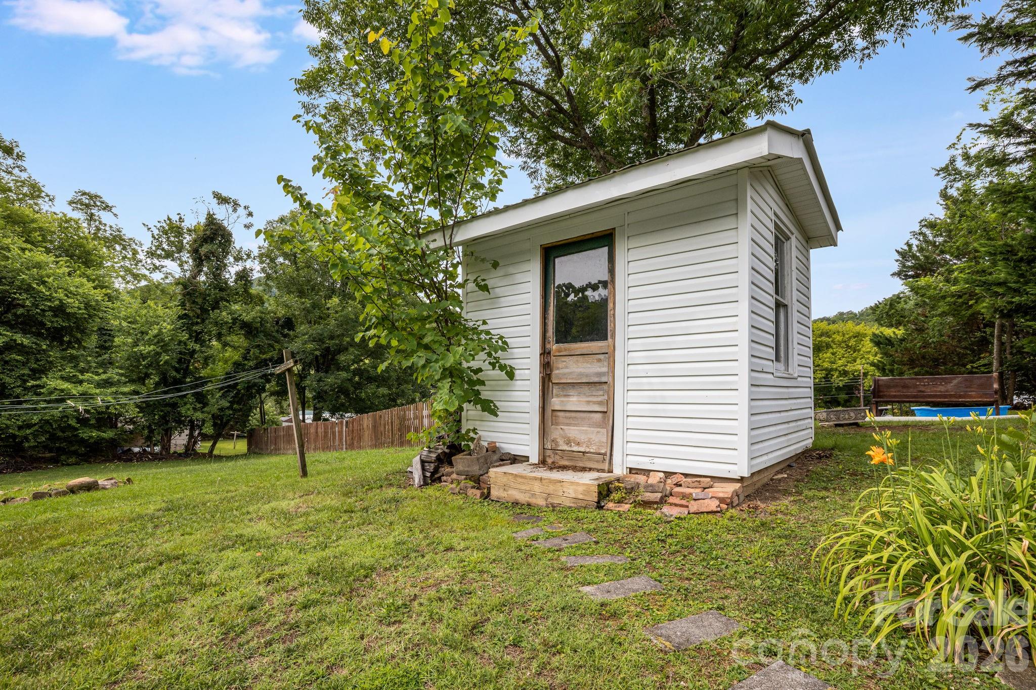 82 Hill Street — Hot Springs