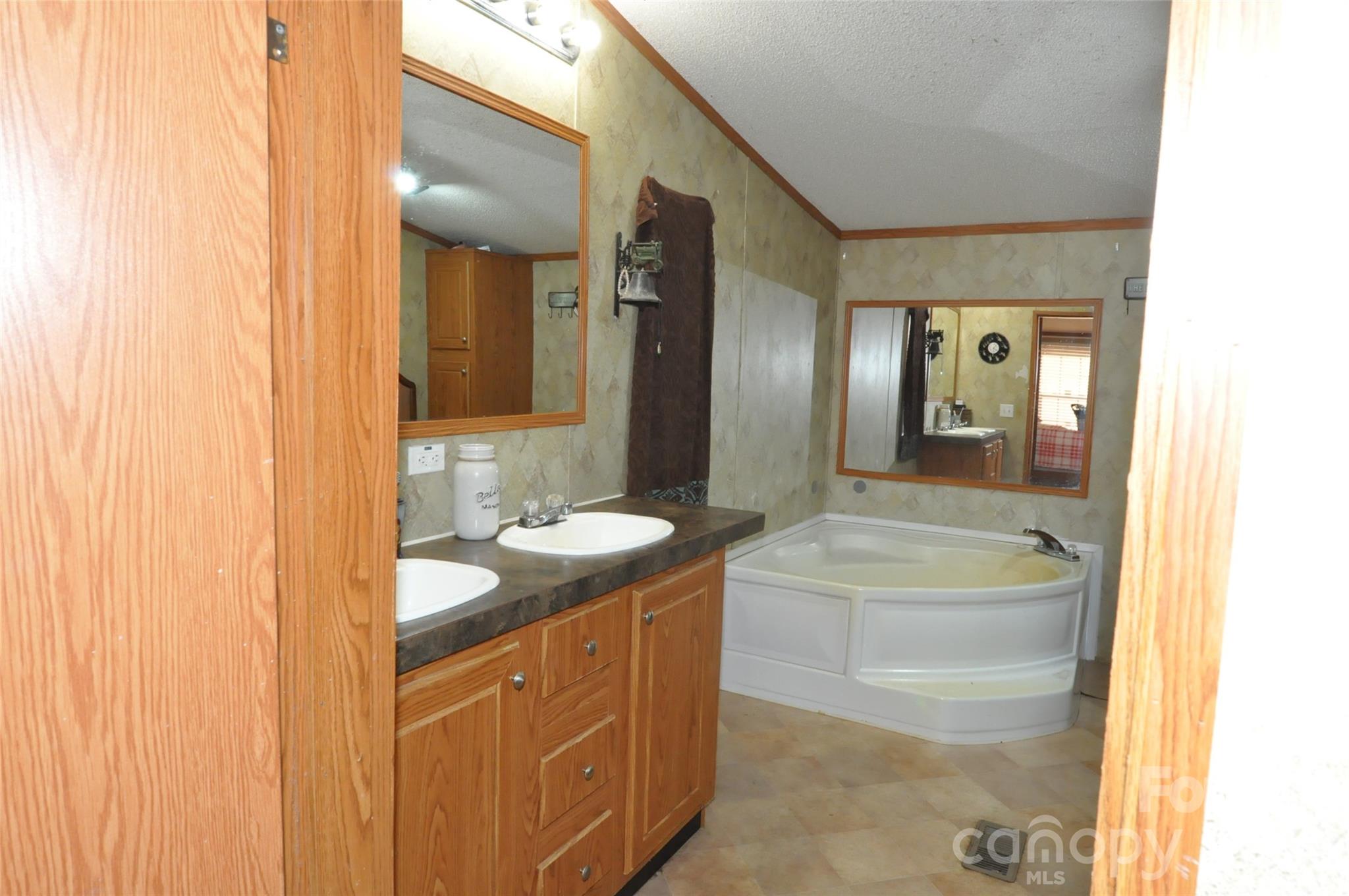 977 Langley Drive — Chester