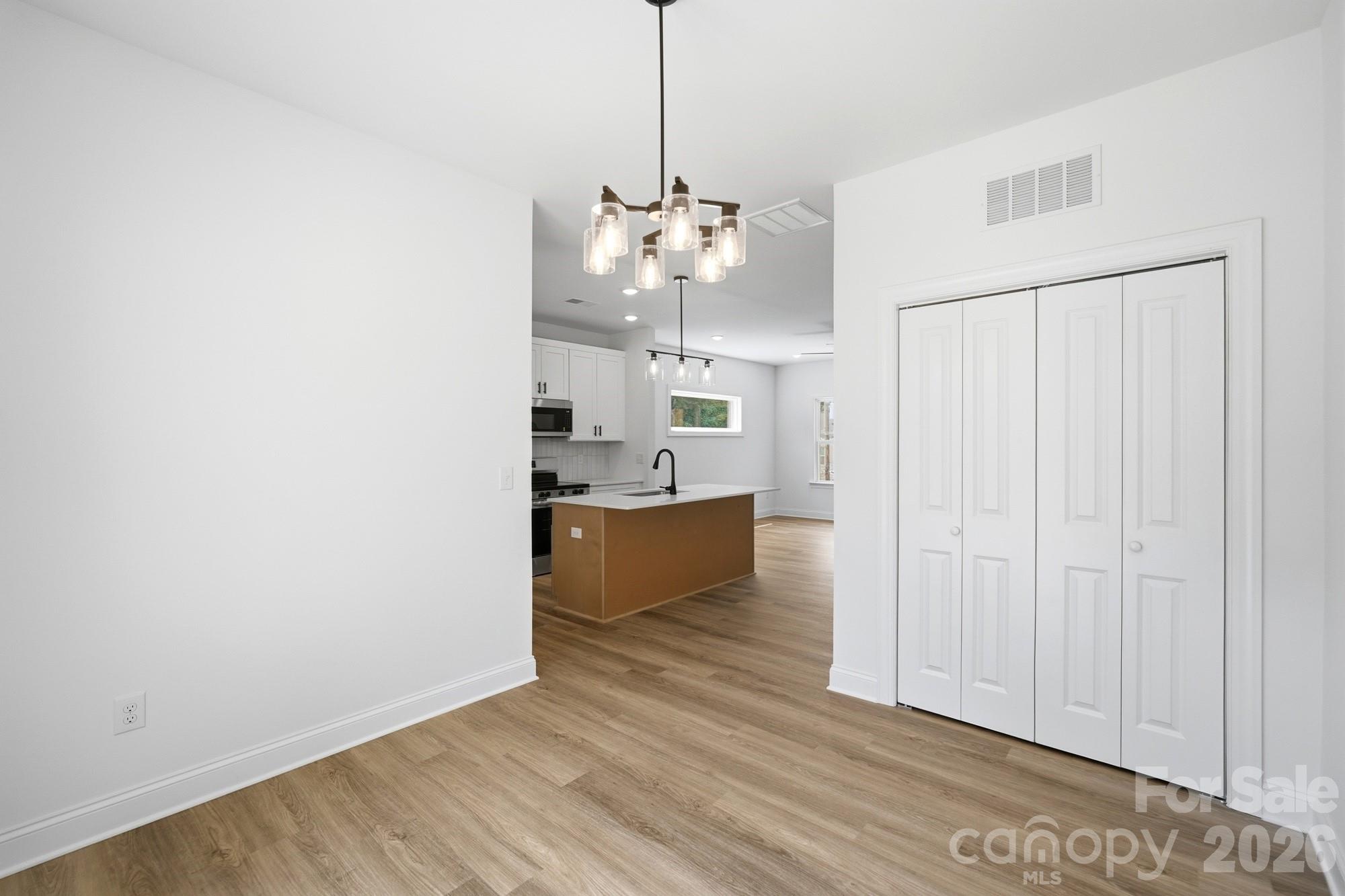 210 8th Avenue Drive SE — Hickory