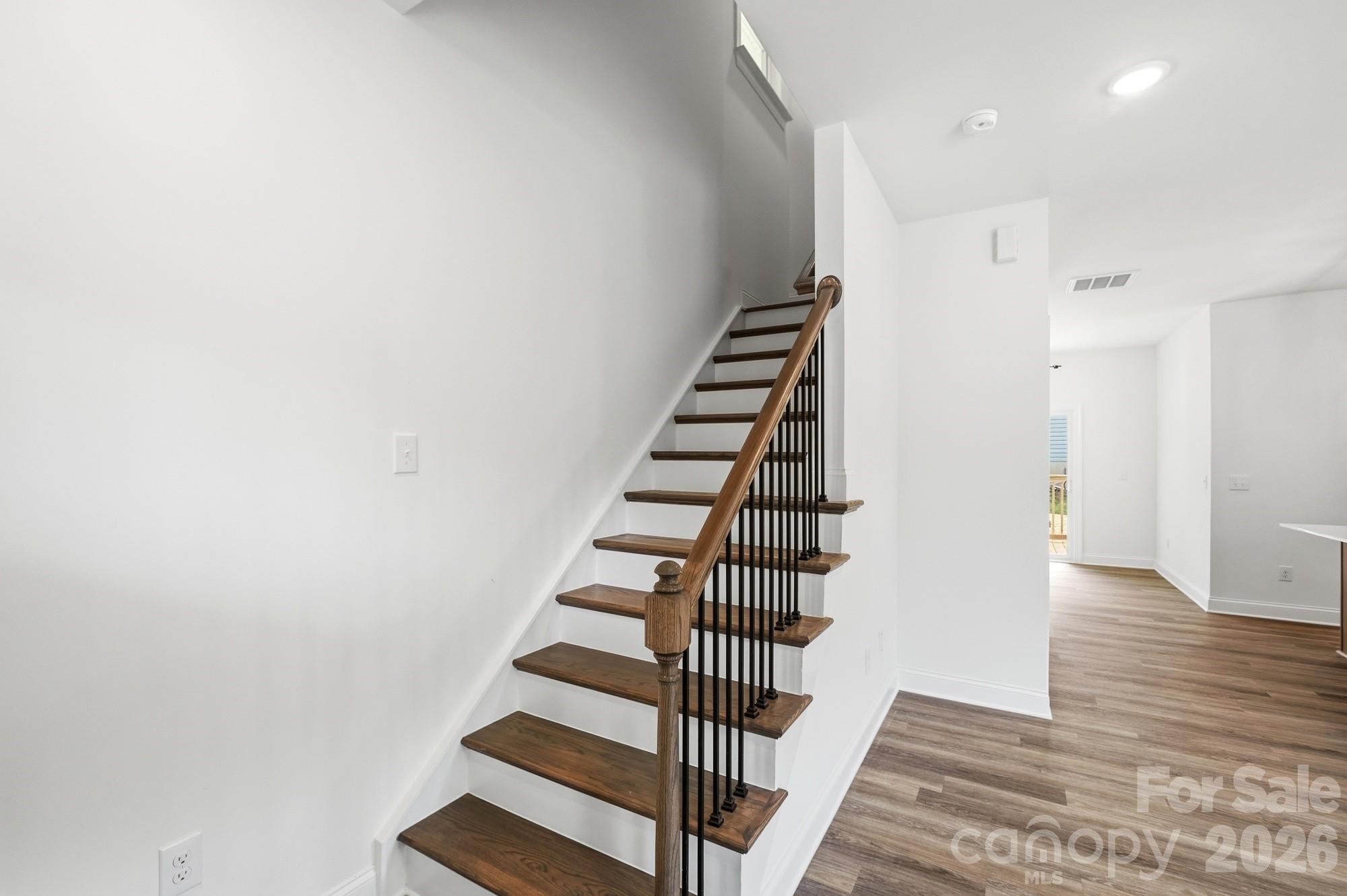 210 8th Avenue Drive SE — Hickory