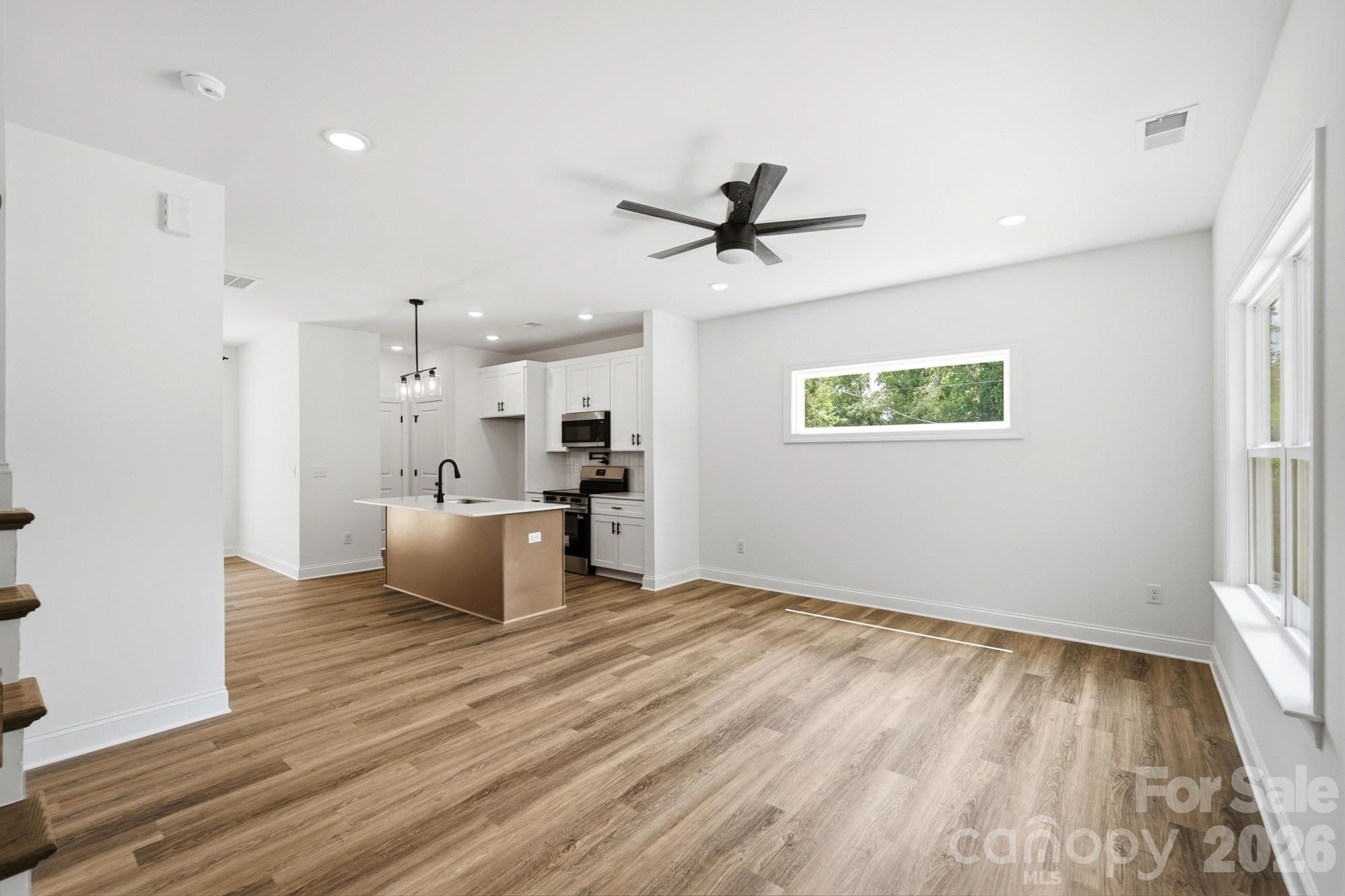 210 8th Avenue Drive SE — Hickory