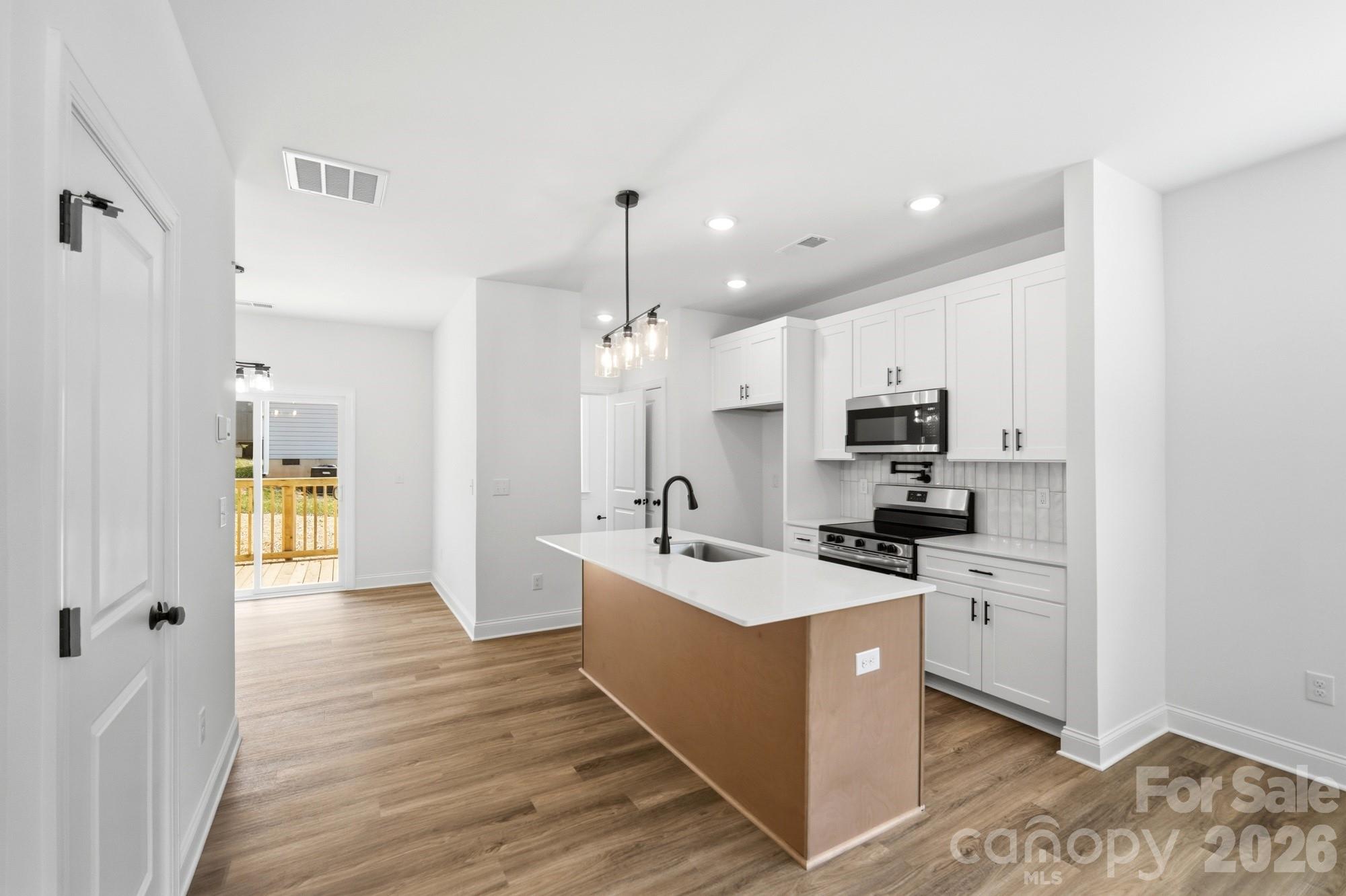 210 8th Avenue Drive SE — Hickory