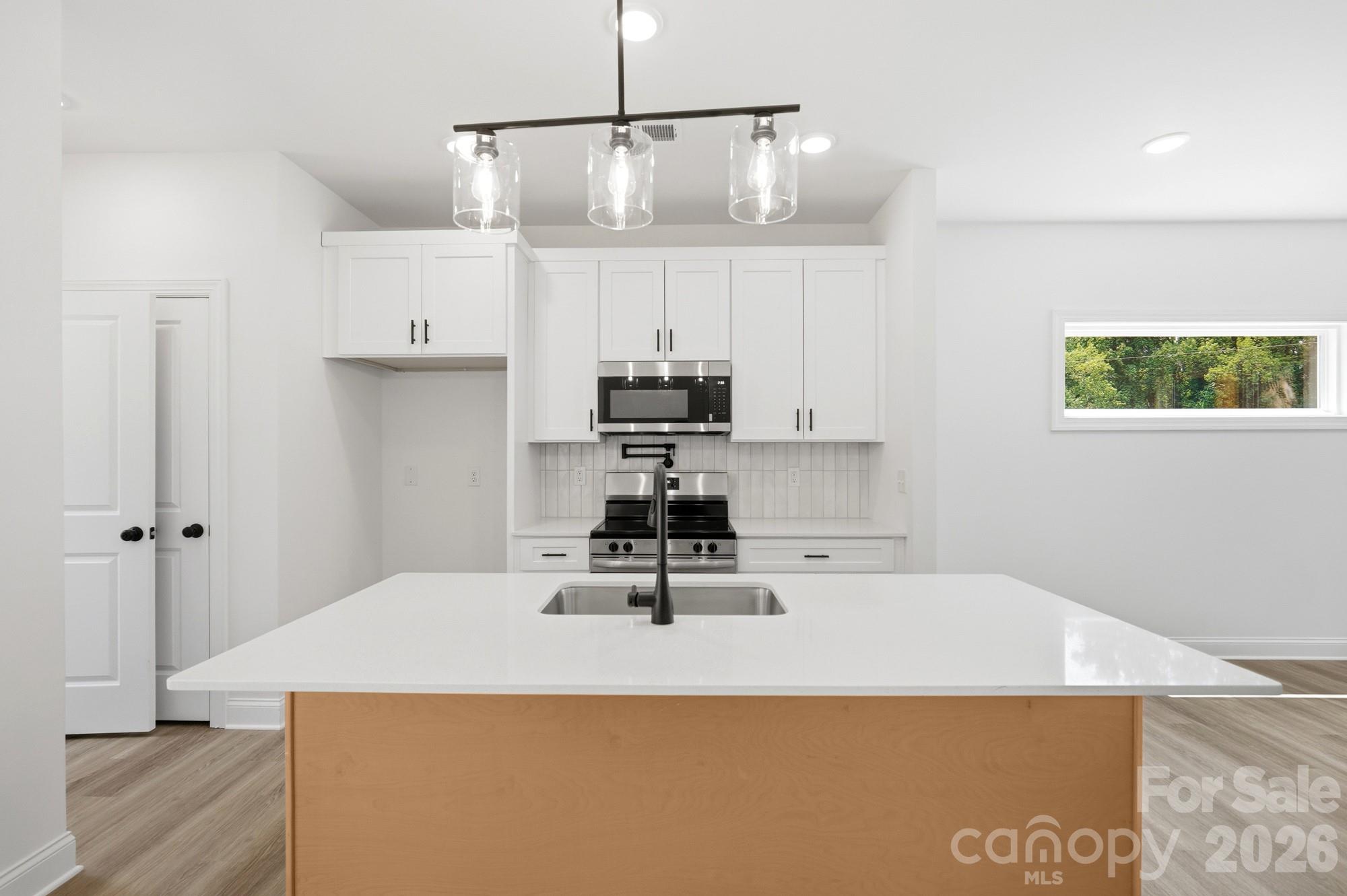 210 8th Avenue Drive SE — Hickory