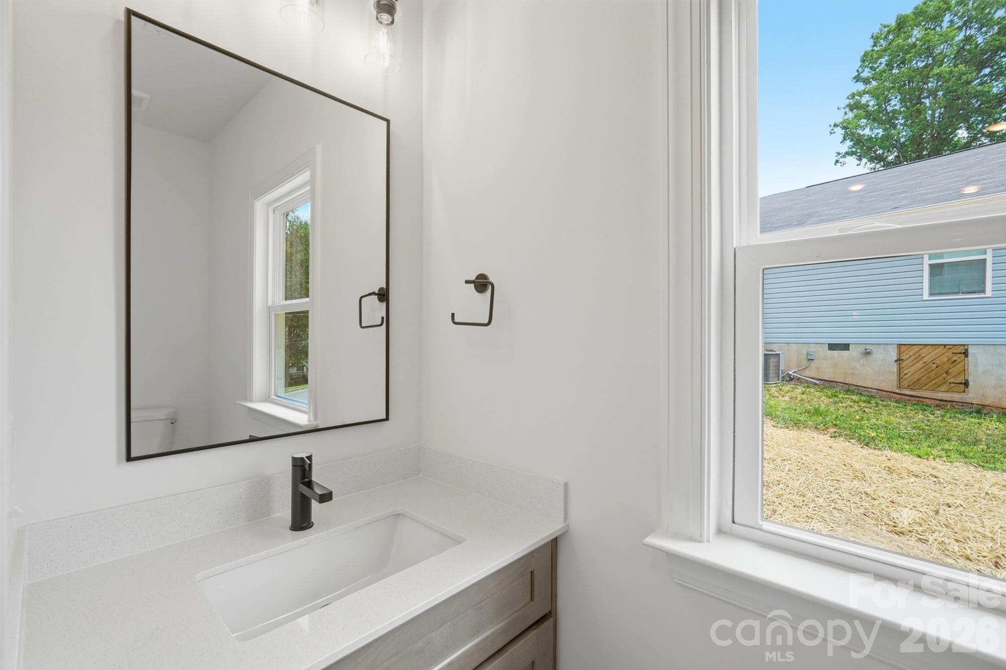210 8th Avenue Drive SE — Hickory