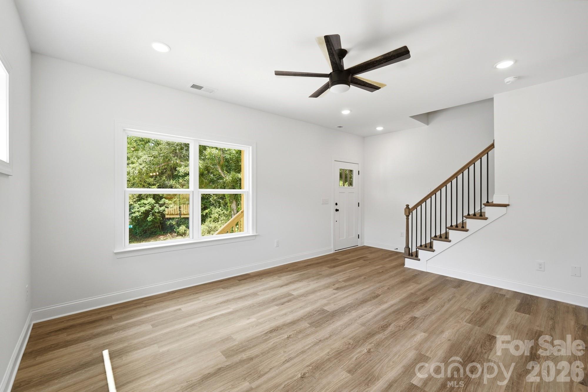 210 8th Avenue Drive SE — Hickory