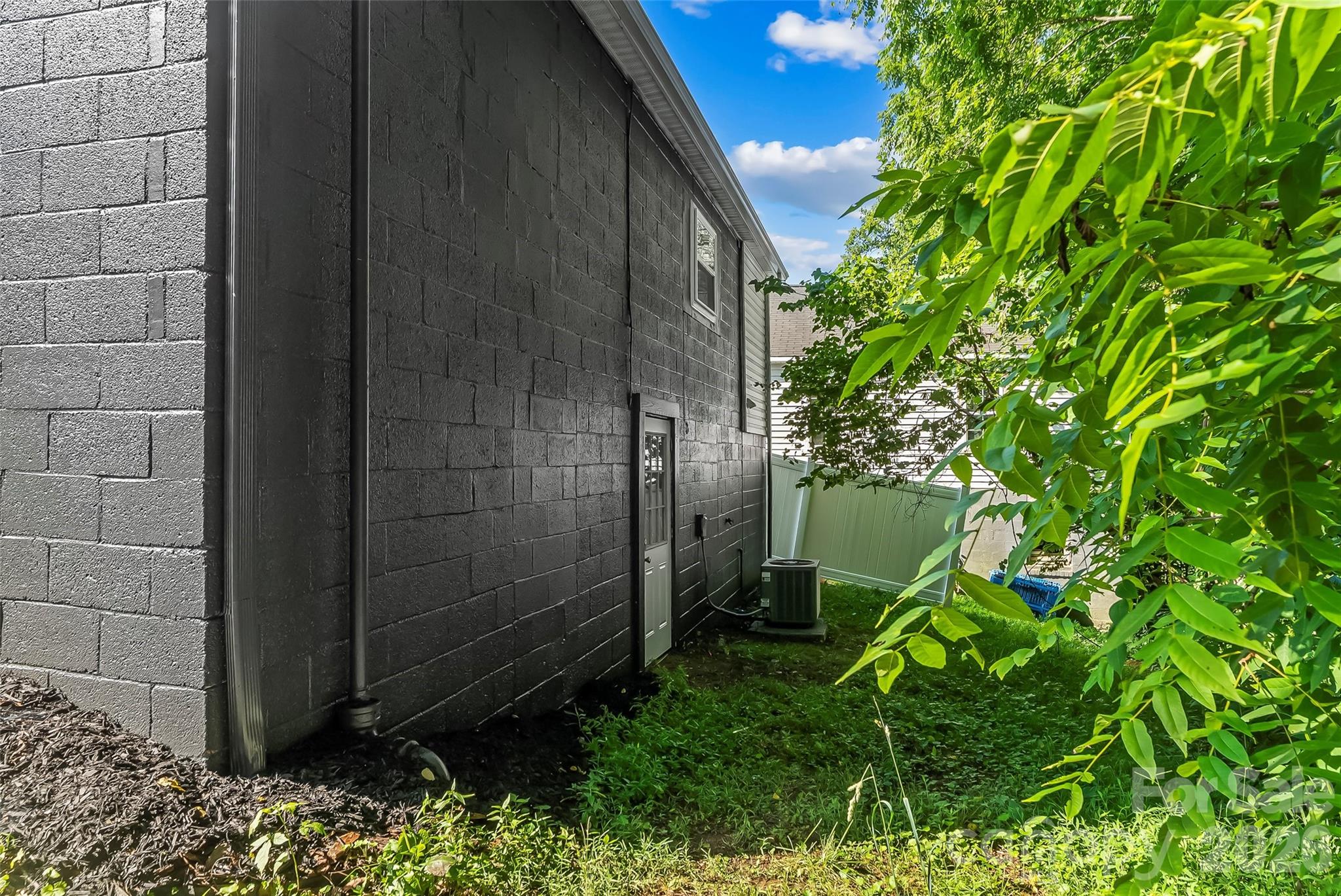 529 NW stage Street — Lenoir