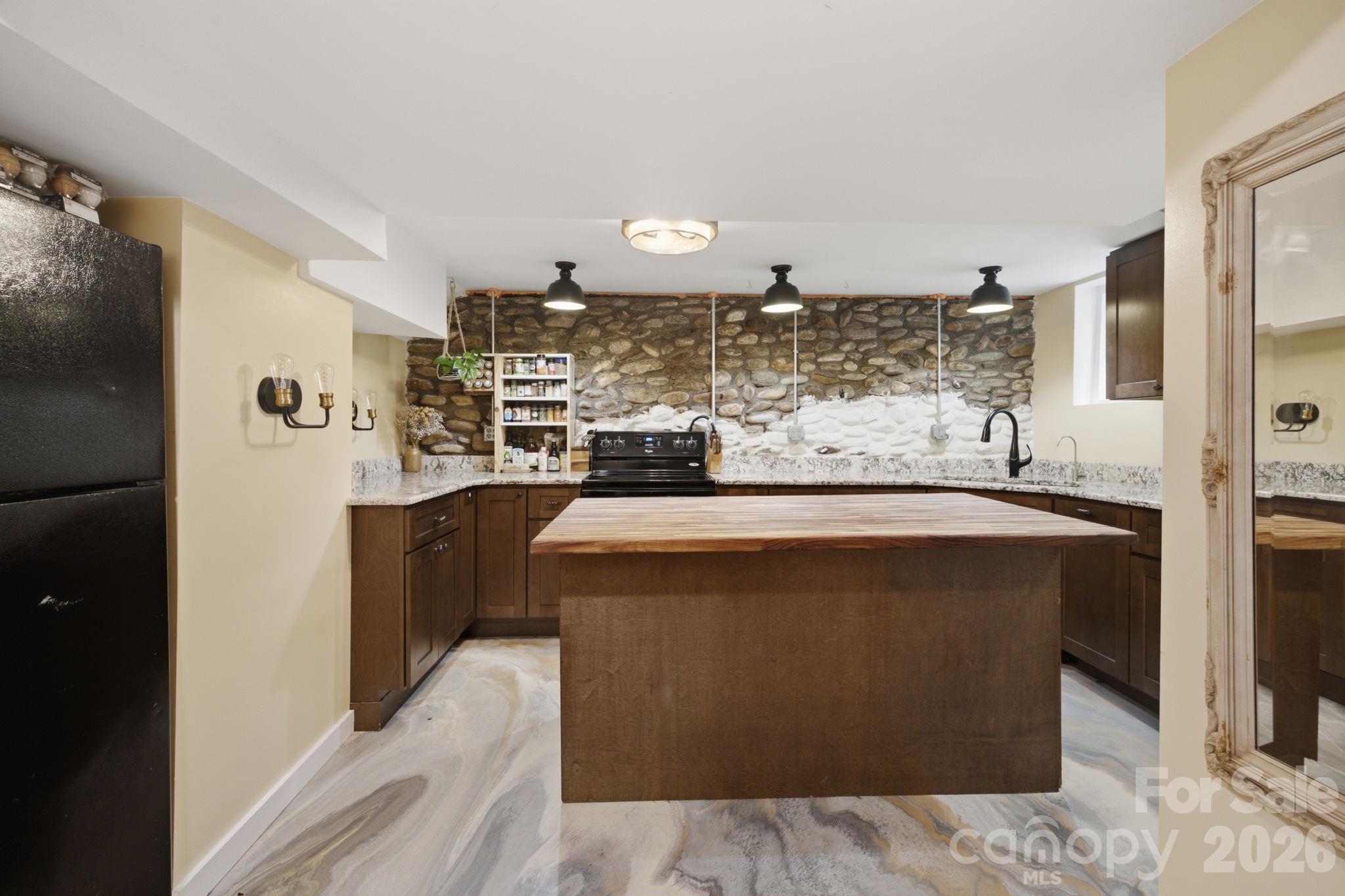 108 Patton Avenue — Canton