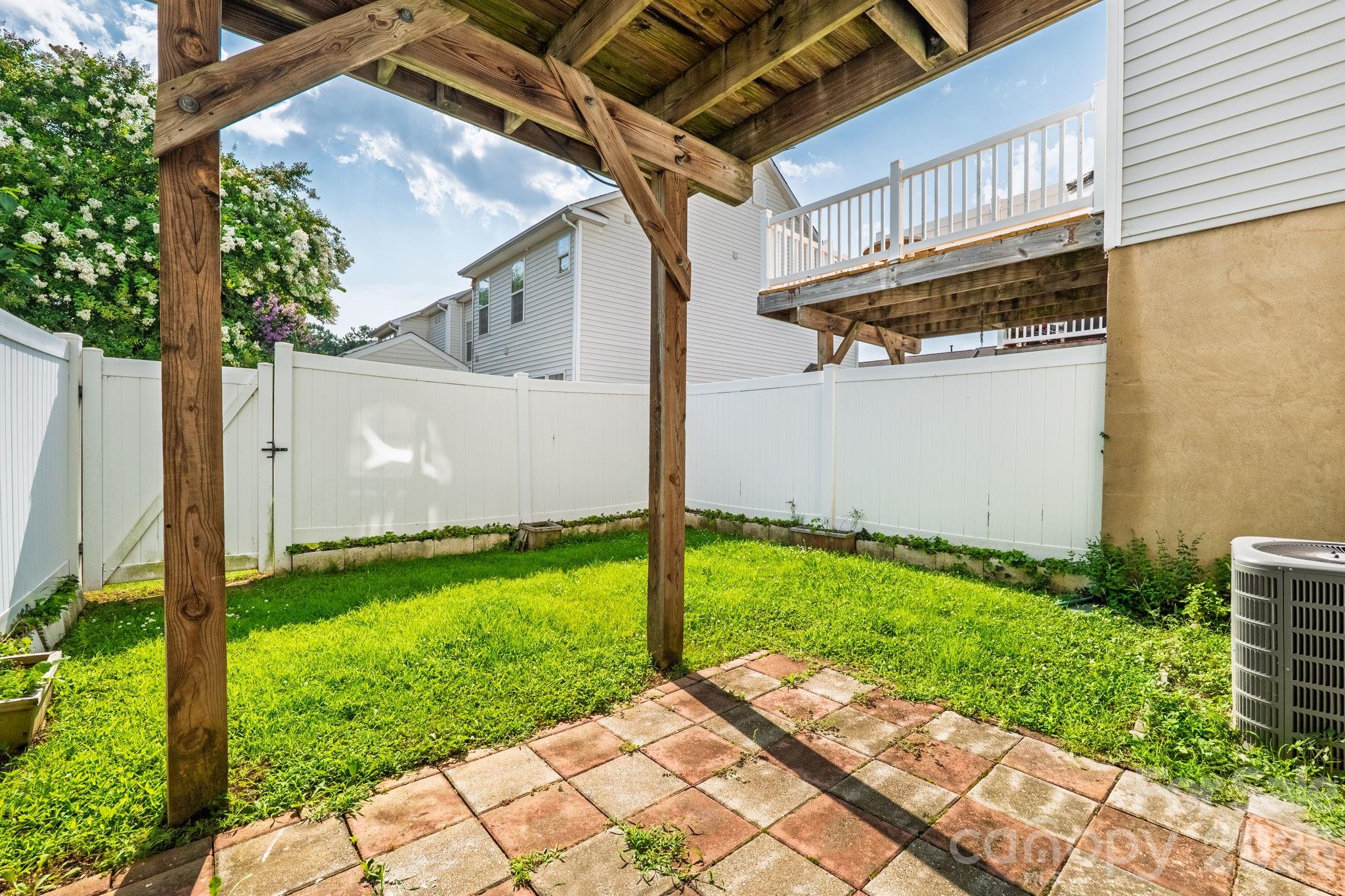 11018 Garden Oaks Lane — Charlotte