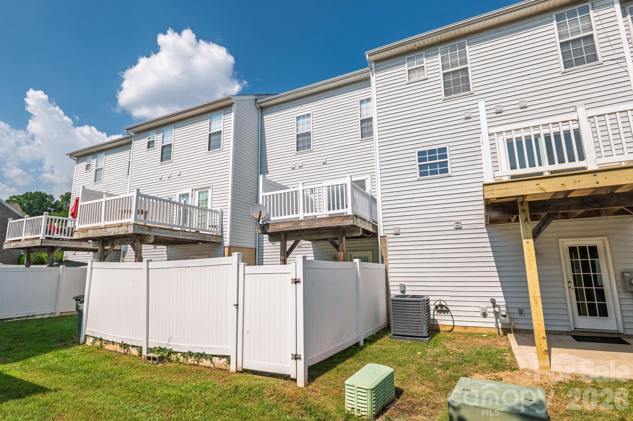 11018 Garden Oaks Lane — Charlotte