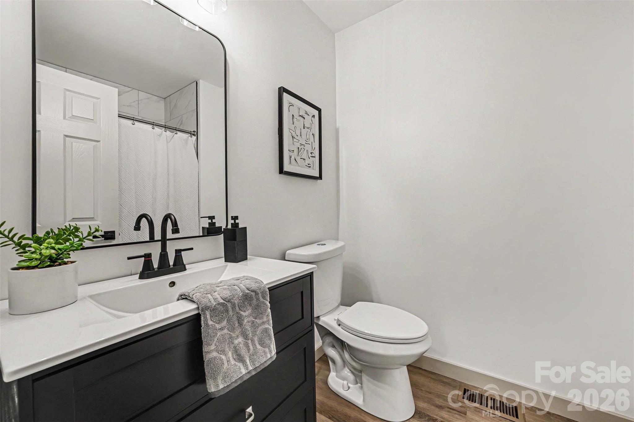 104 E Hartford Avenue — Bessemer City
