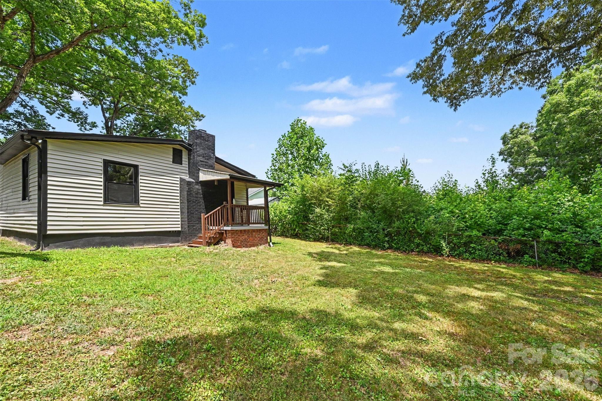 104 E Hartford Avenue — Bessemer City