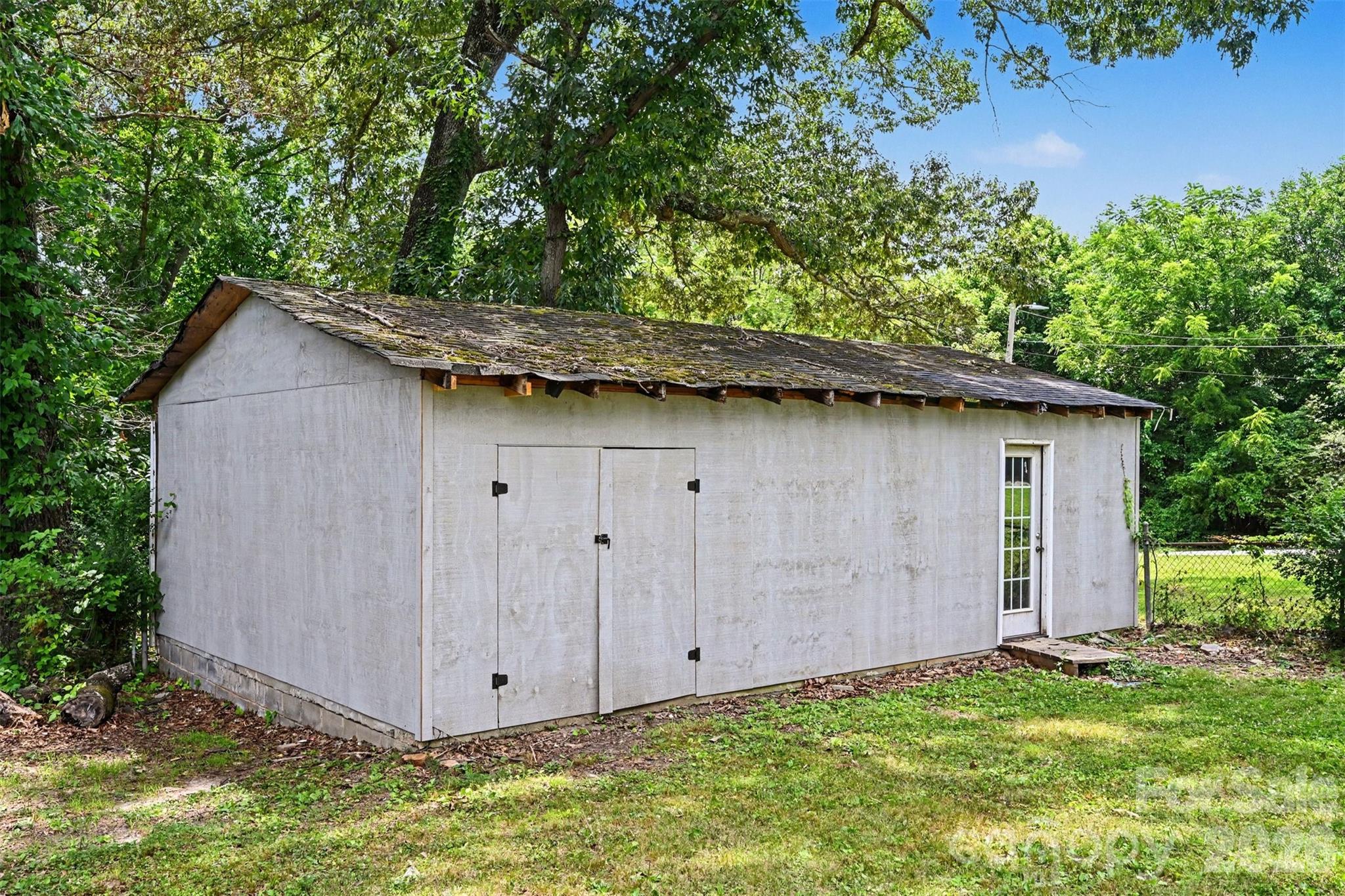 104 E Hartford Avenue — Bessemer City