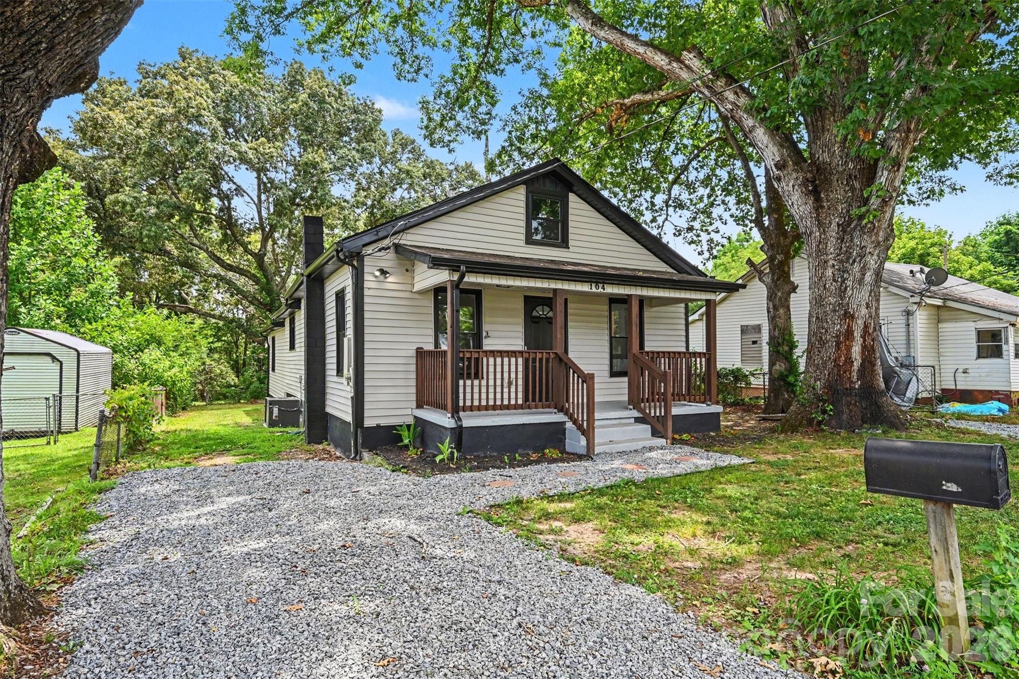 104 E Hartford Avenue — Bessemer City