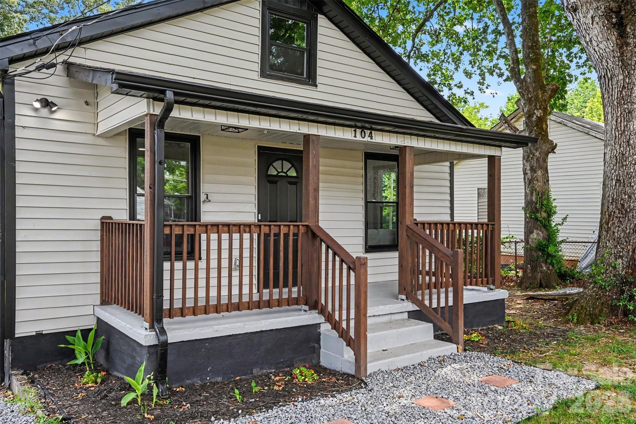 104 E Hartford Avenue — Bessemer City