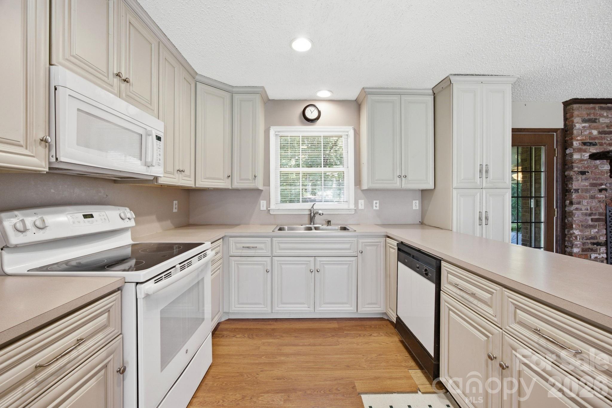 13001 Helena Circle — Charlotte