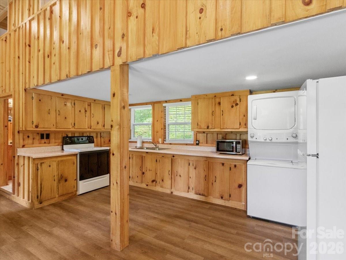 323 McCurrey Road — Burnsville