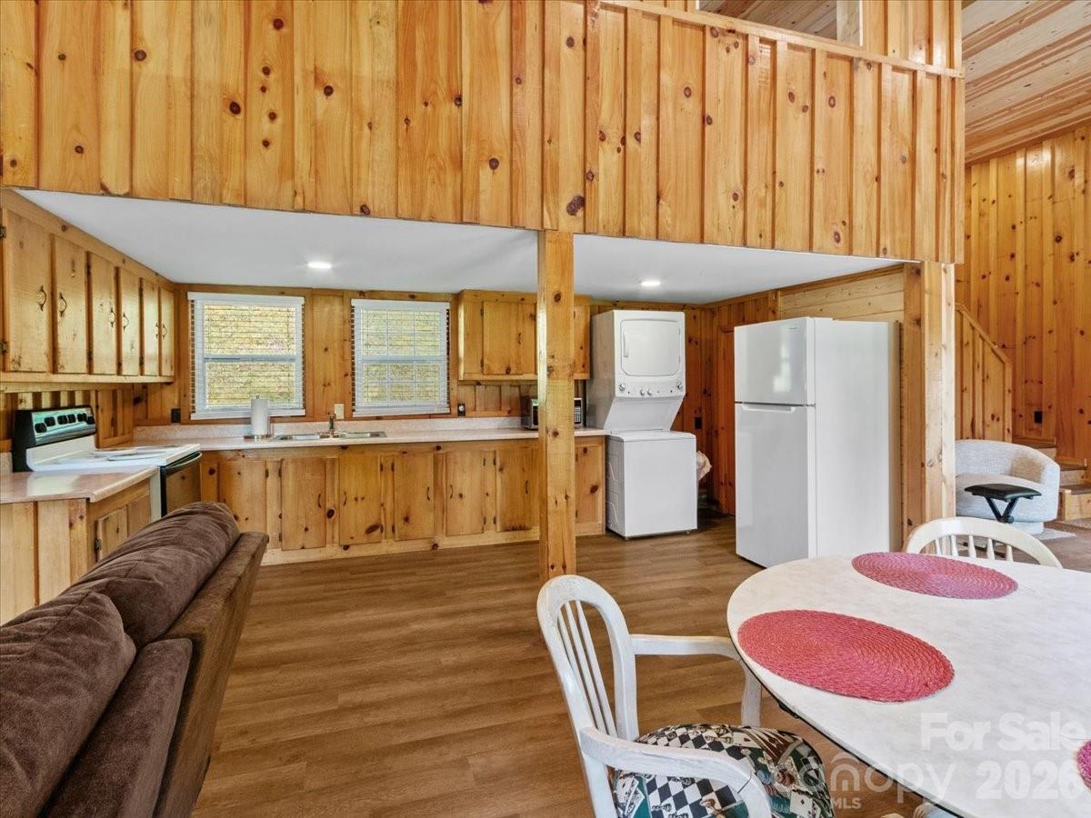 323 McCurrey Road — Burnsville