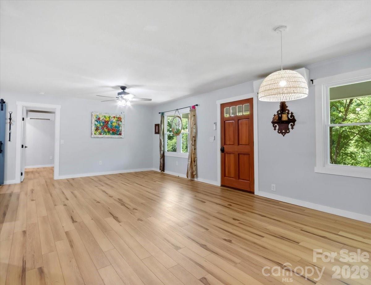 1280 Old Mine Fork Road — Burnsville