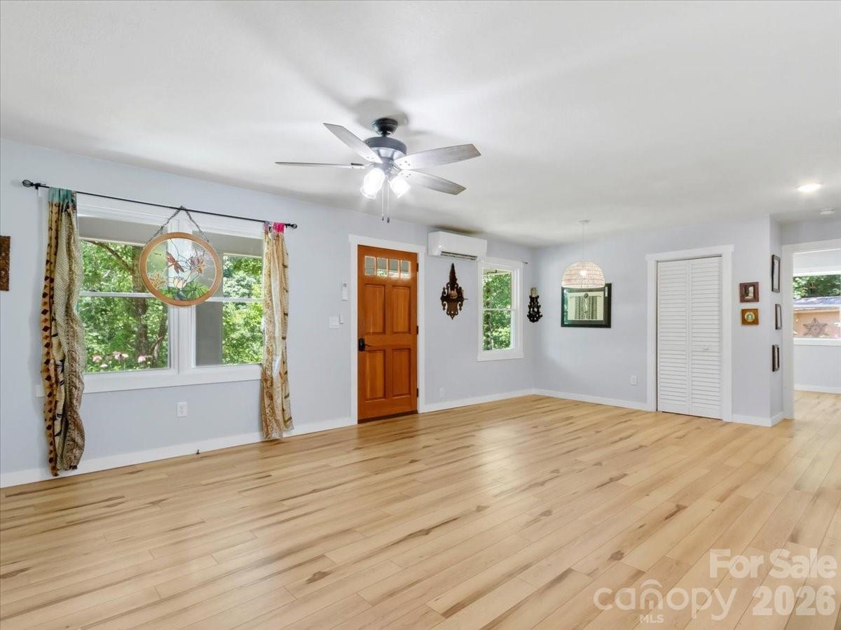 1280 Old Mine Fork Road — Burnsville