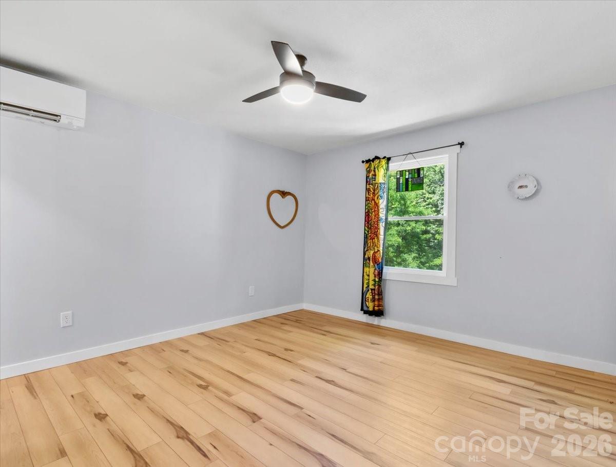 1280 Old Mine Fork Road — Burnsville