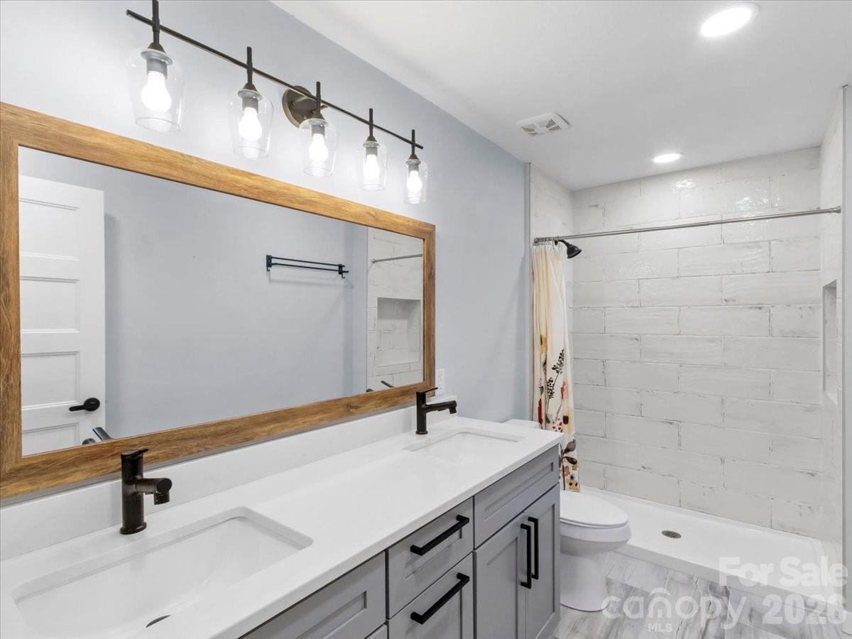 1280 Old Mine Fork Road — Burnsville