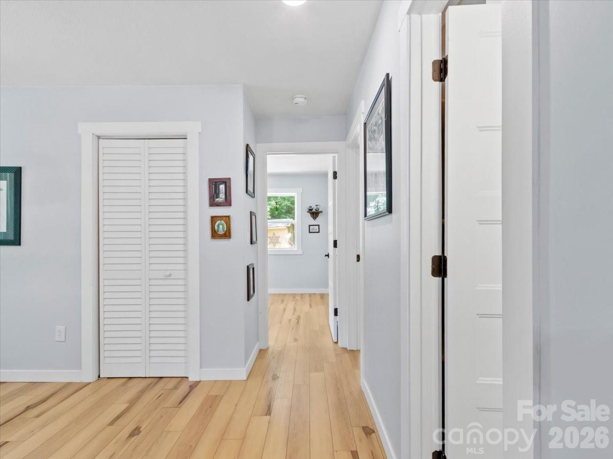 1280 Old Mine Fork Road — Burnsville