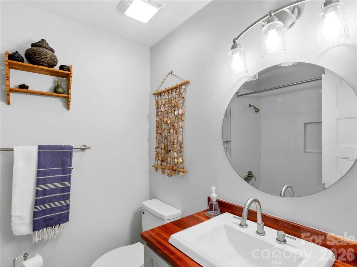 1280 Old Mine Fork Road — Burnsville