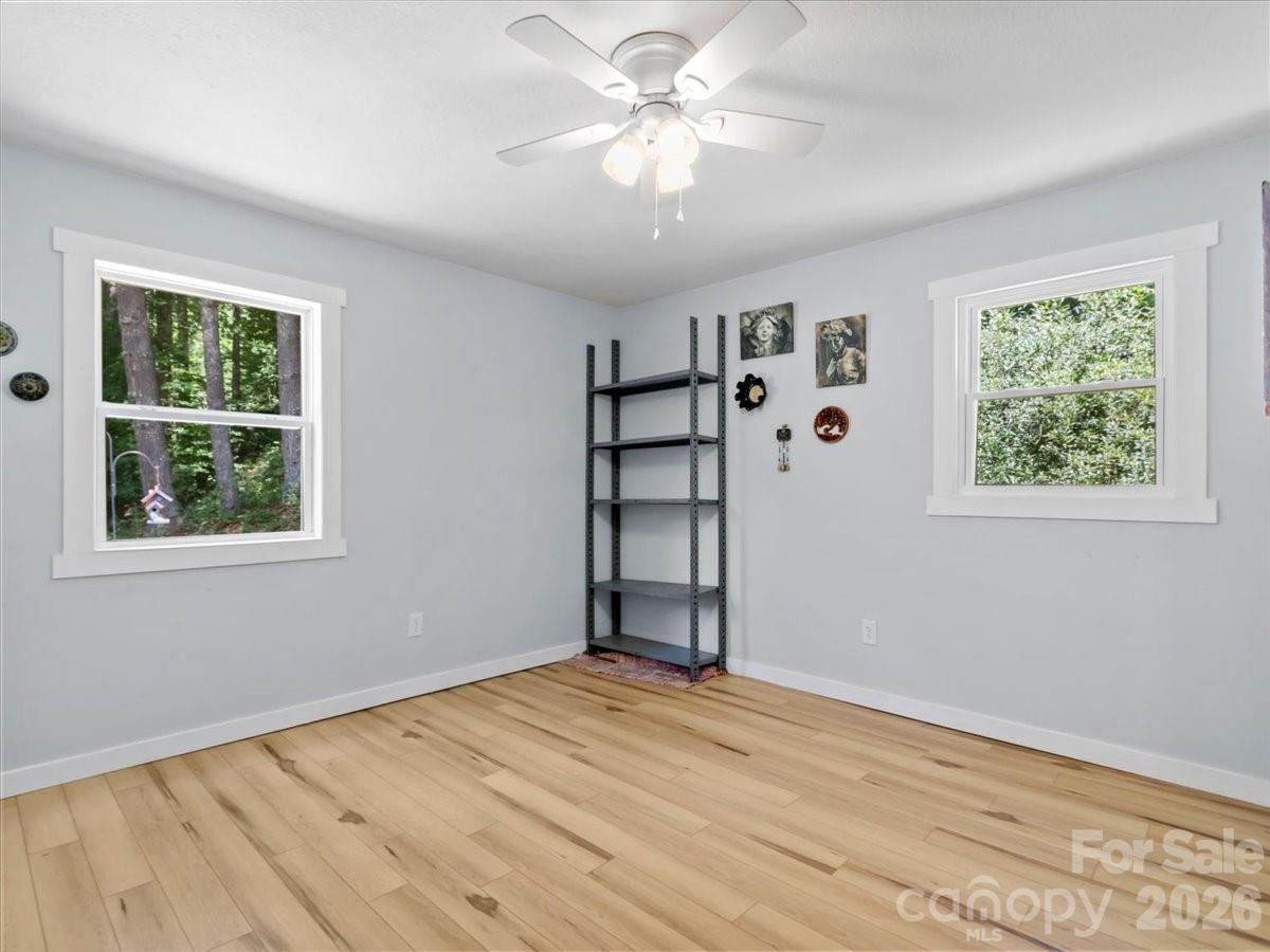 1280 Old Mine Fork Road — Burnsville