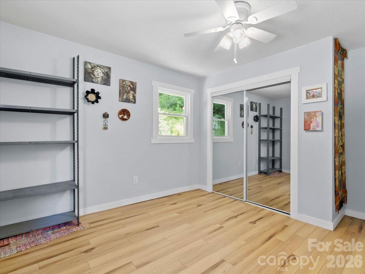 1280 Old Mine Fork Road — Burnsville