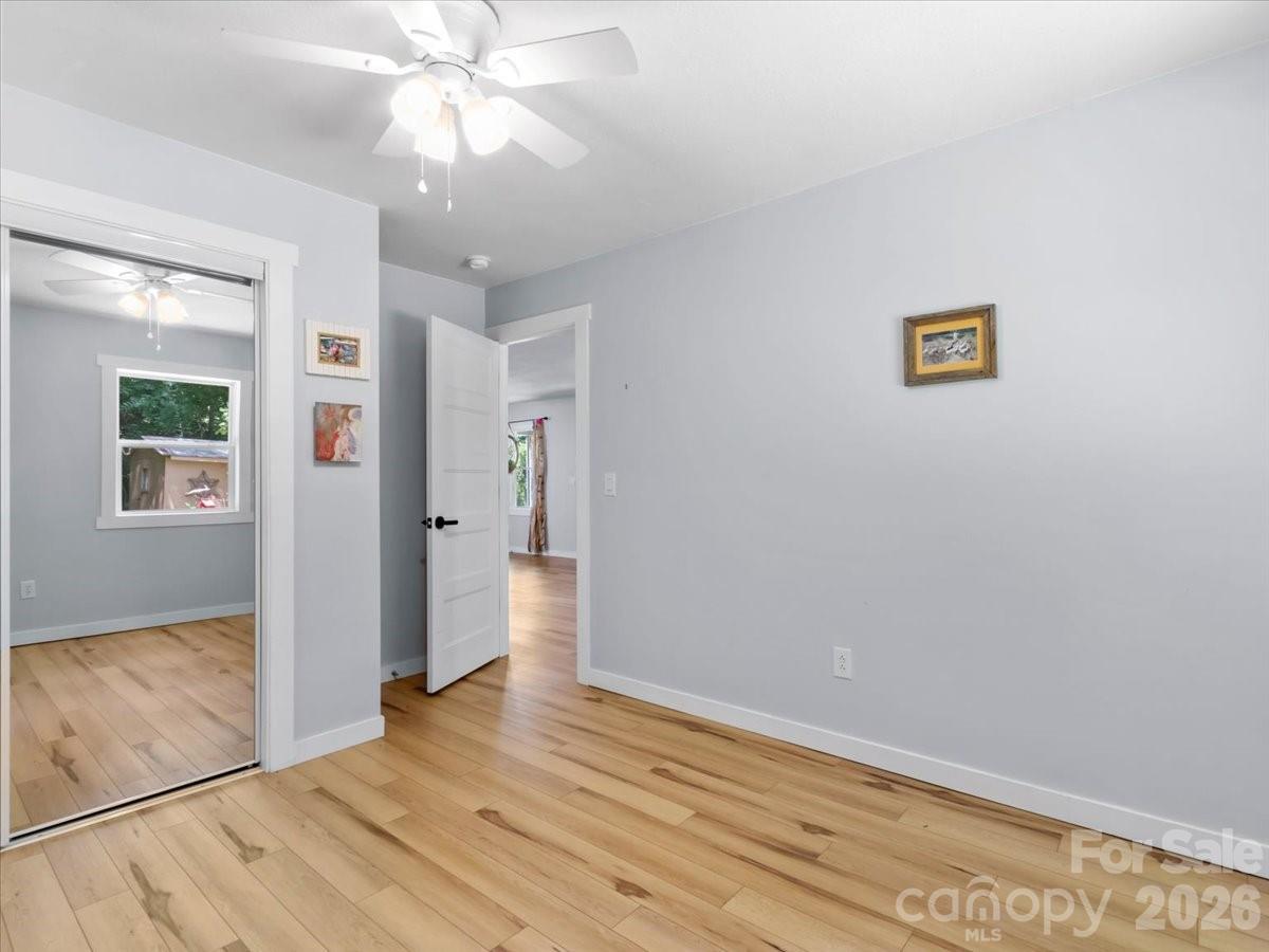 1280 Old Mine Fork Road — Burnsville