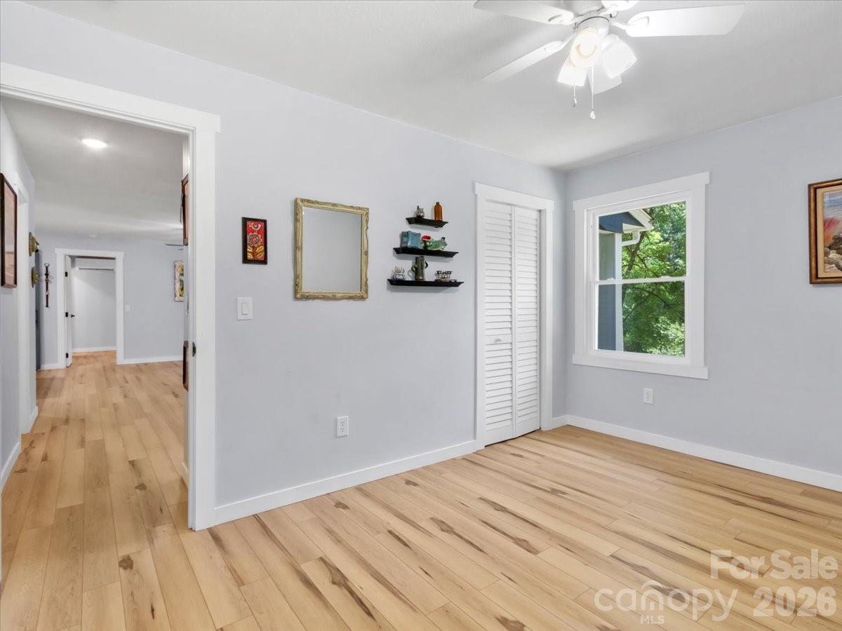 1280 Old Mine Fork Road — Burnsville