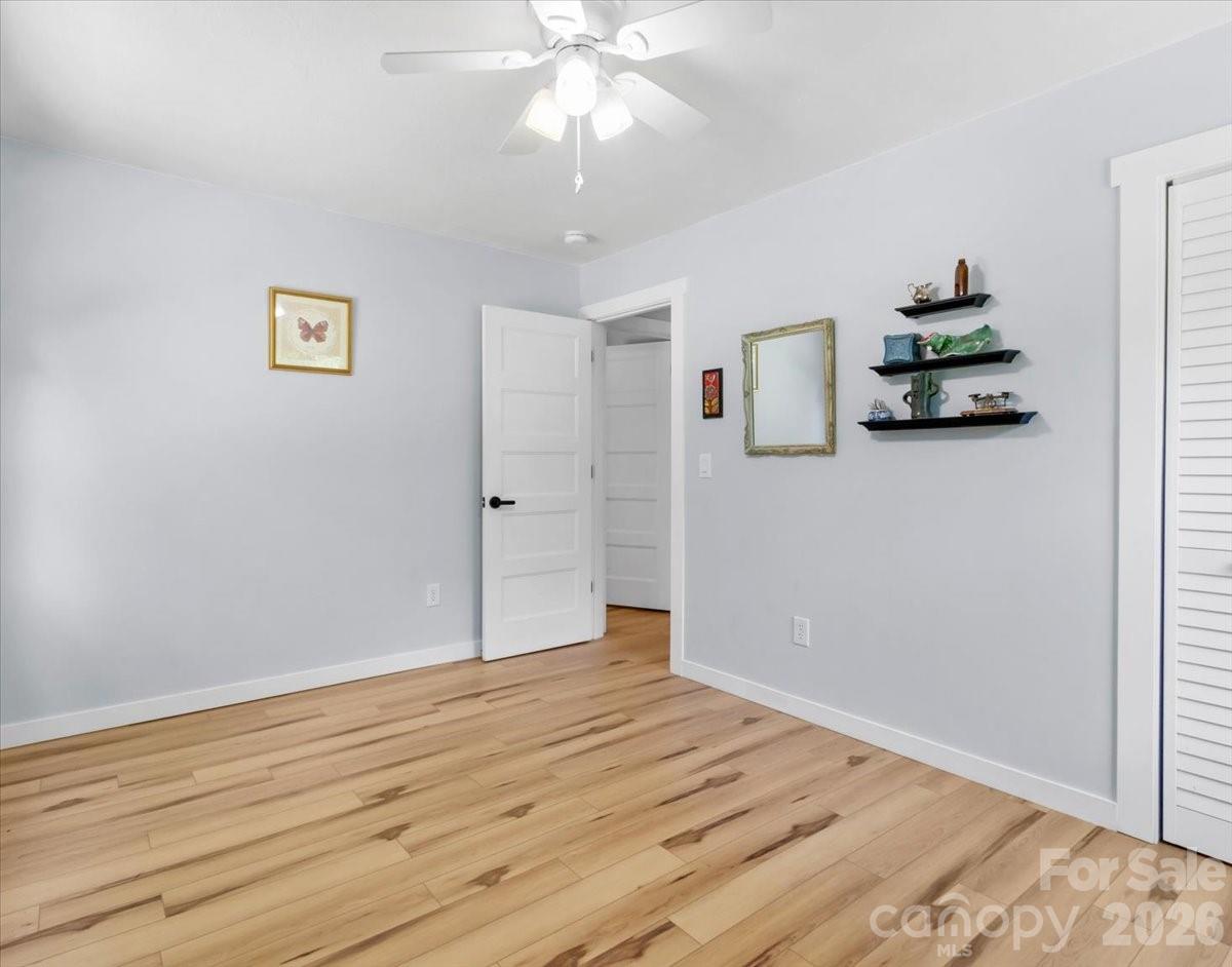 1280 Old Mine Fork Road — Burnsville