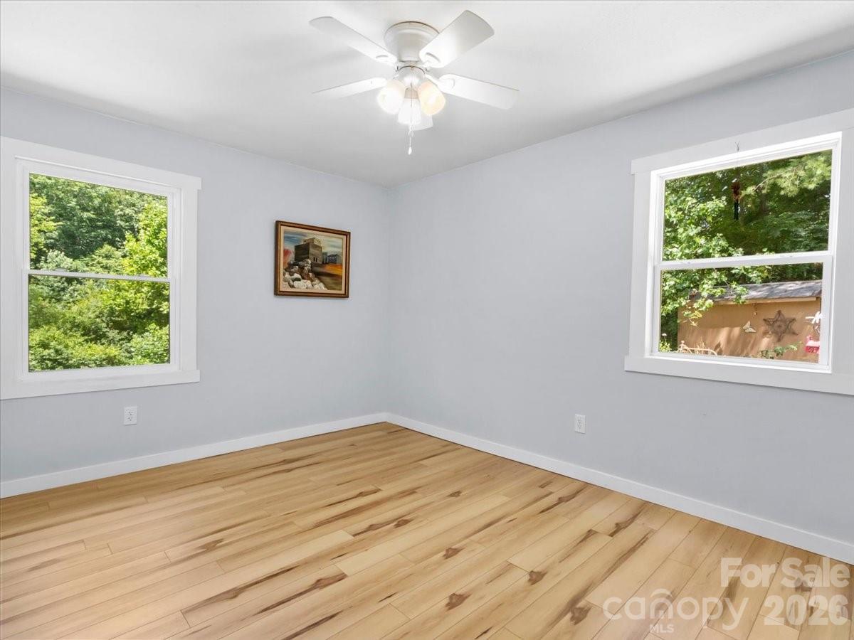 1280 Old Mine Fork Road — Burnsville