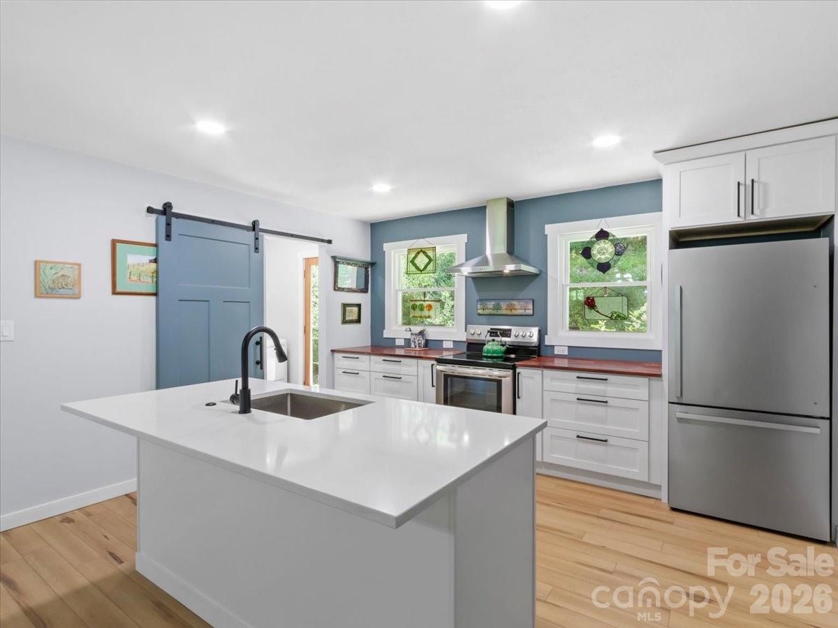 1280 Old Mine Fork Road — Burnsville
