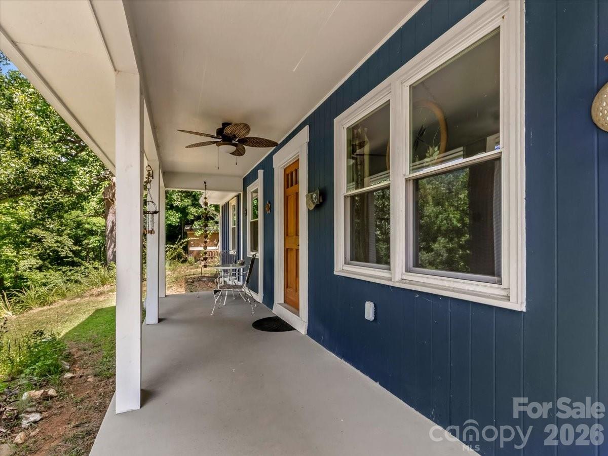 1280 Old Mine Fork Road — Burnsville