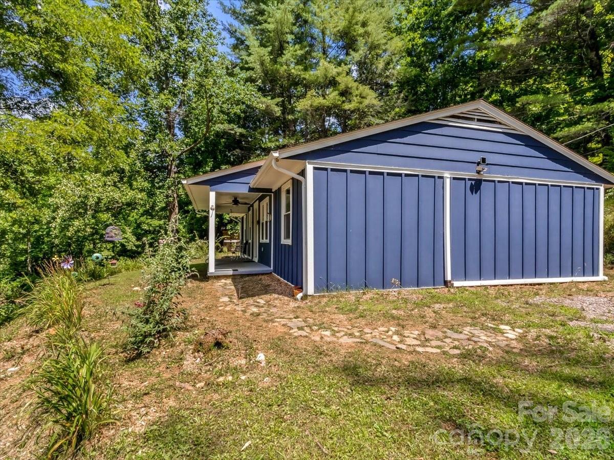 1280 Old Mine Fork Road — Burnsville