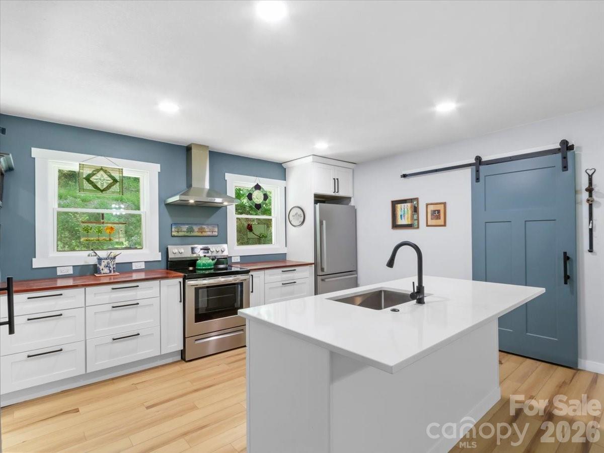 1280 Old Mine Fork Road — Burnsville