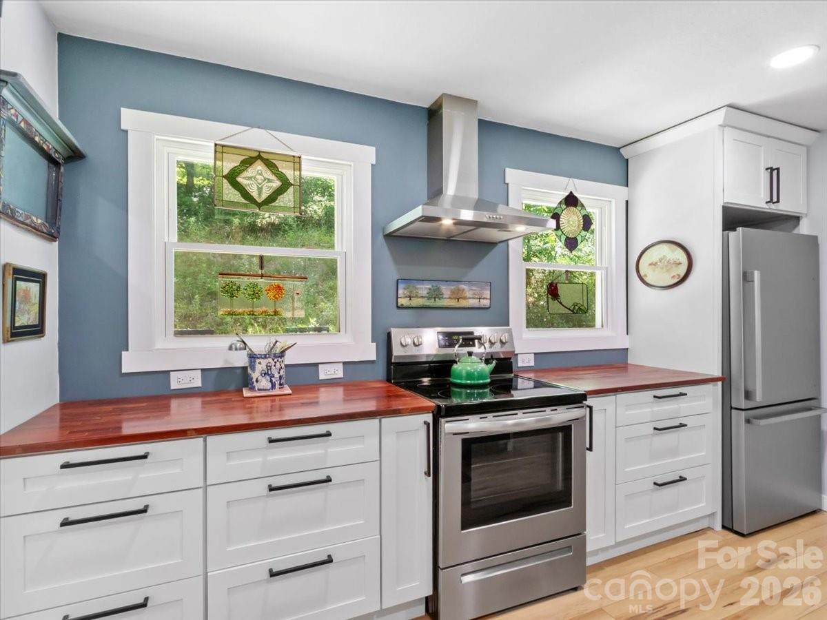 1280 Old Mine Fork Road — Burnsville