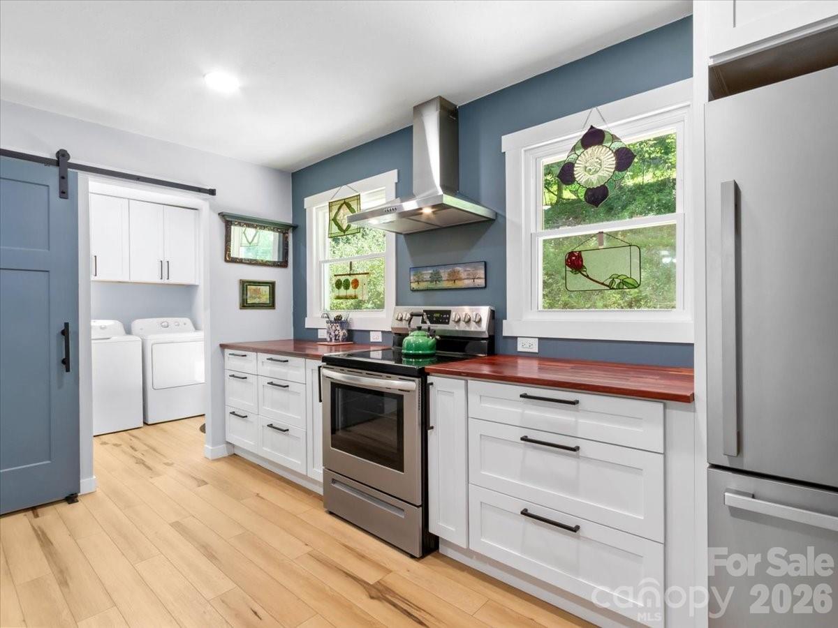 1280 Old Mine Fork Road — Burnsville