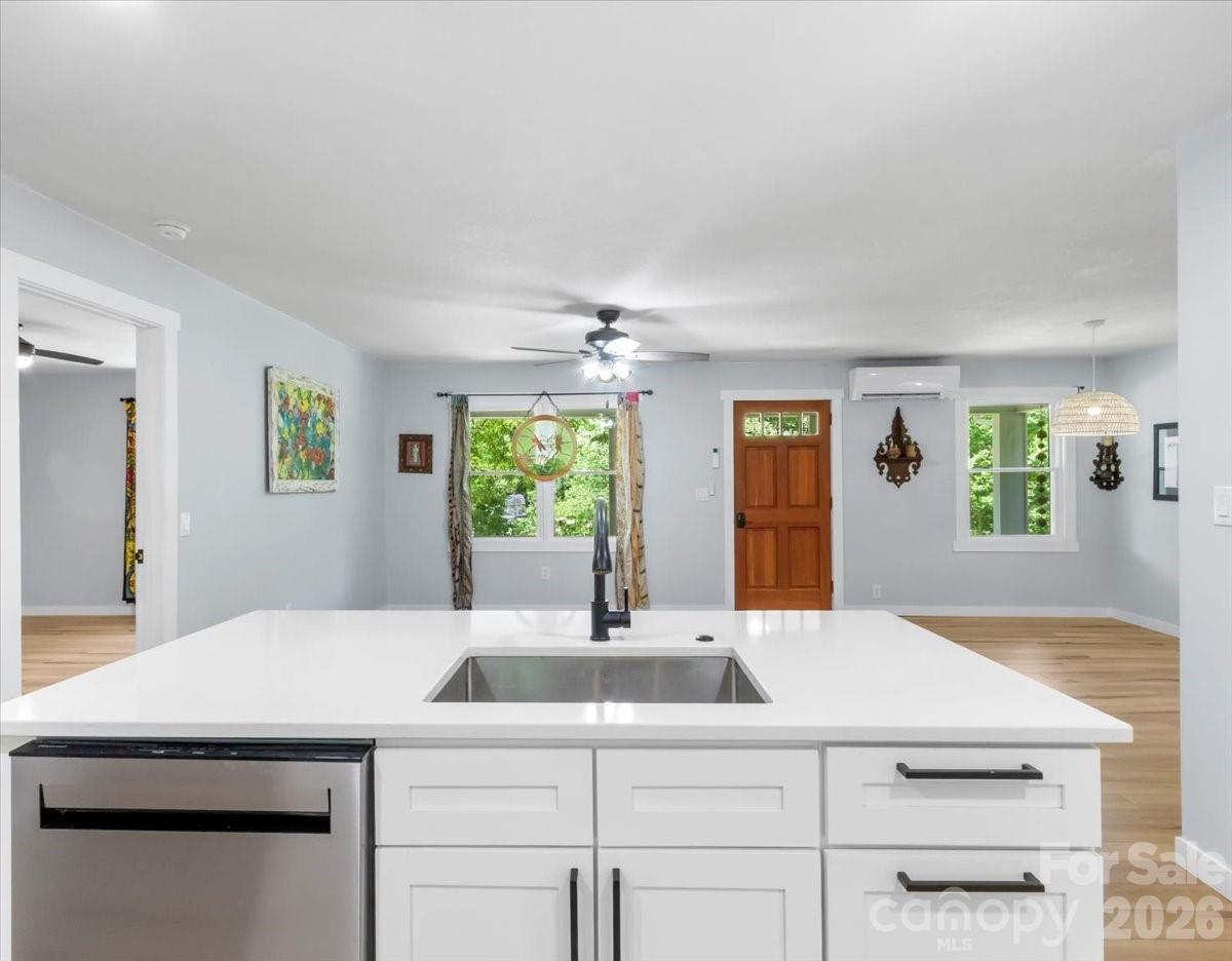 1280 Old Mine Fork Road — Burnsville