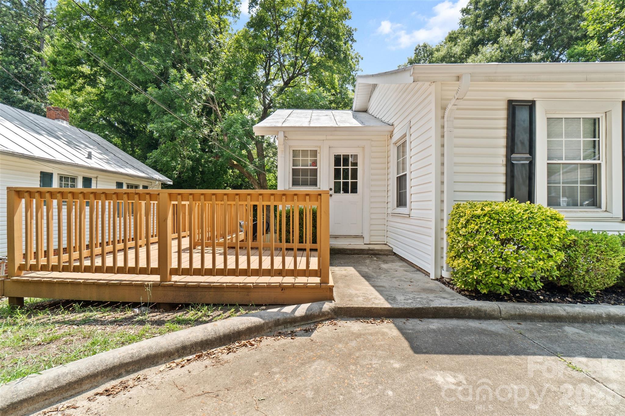202 E Hargrave Street — Wadesboro