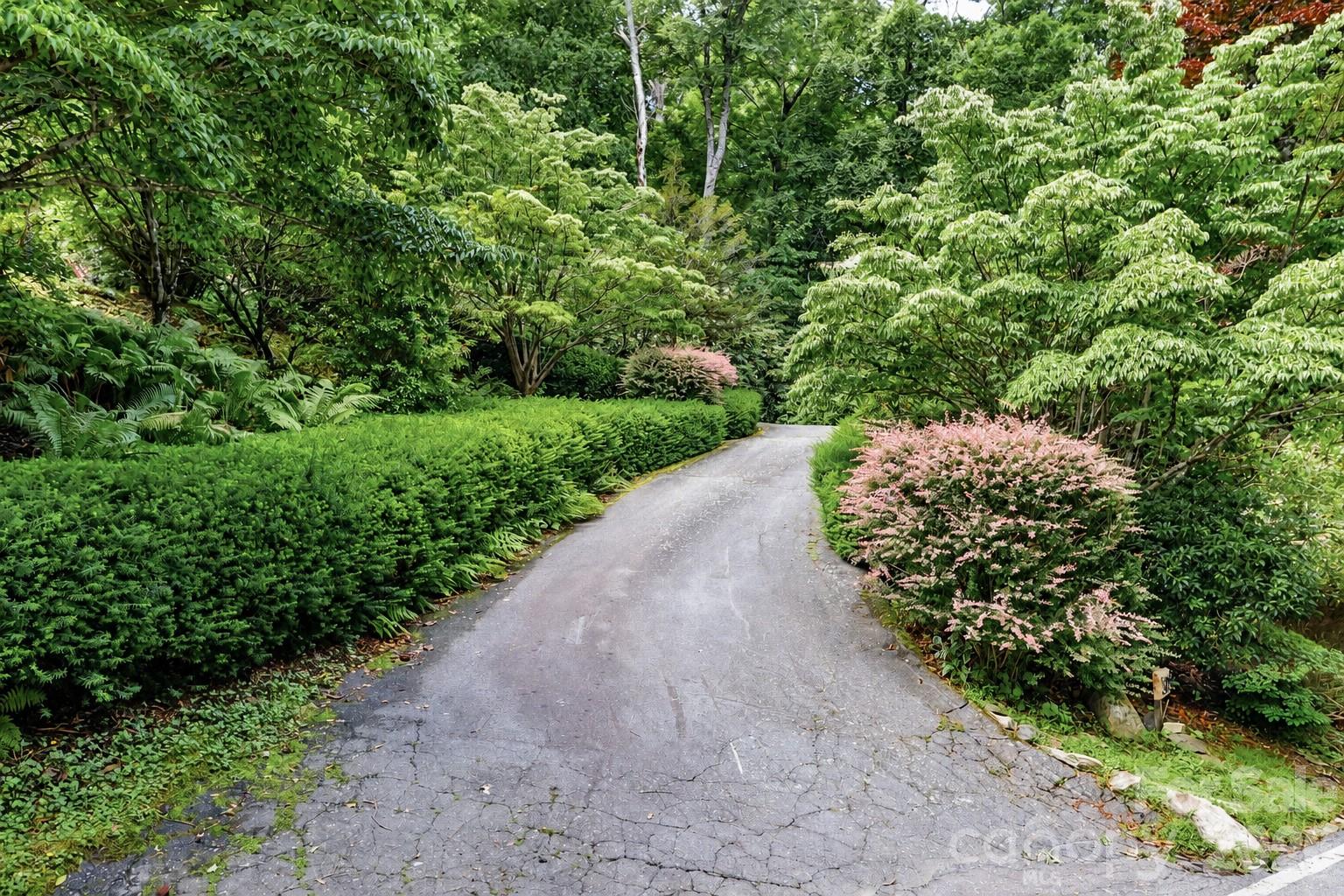 315 Green Hill Woods — Blowing Rock