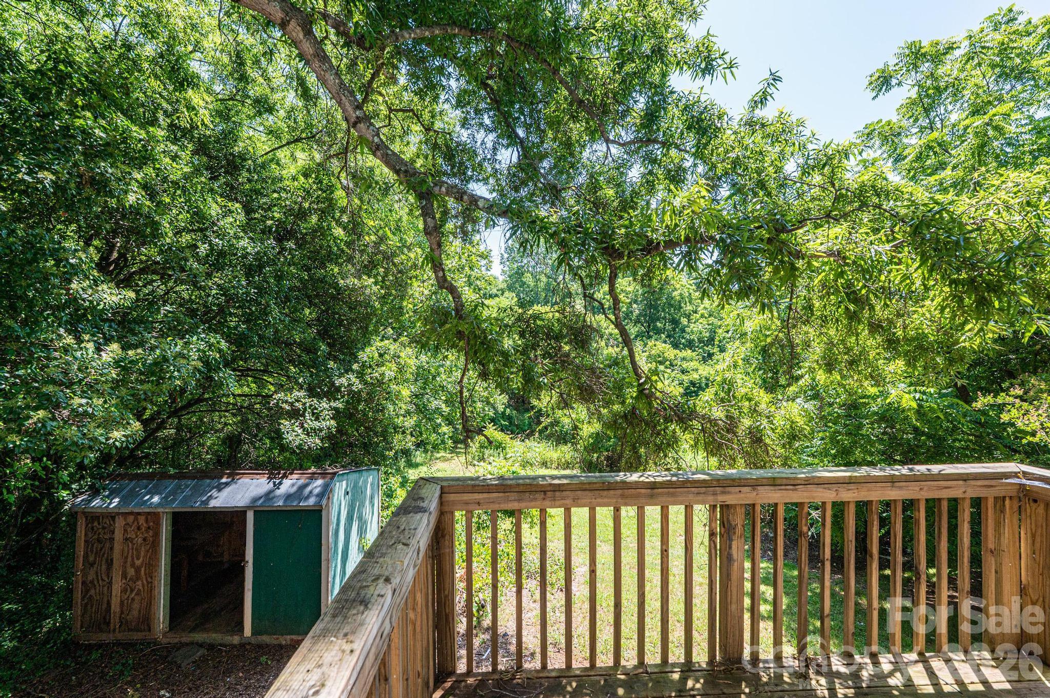 423 N Davis Avenue — Newton