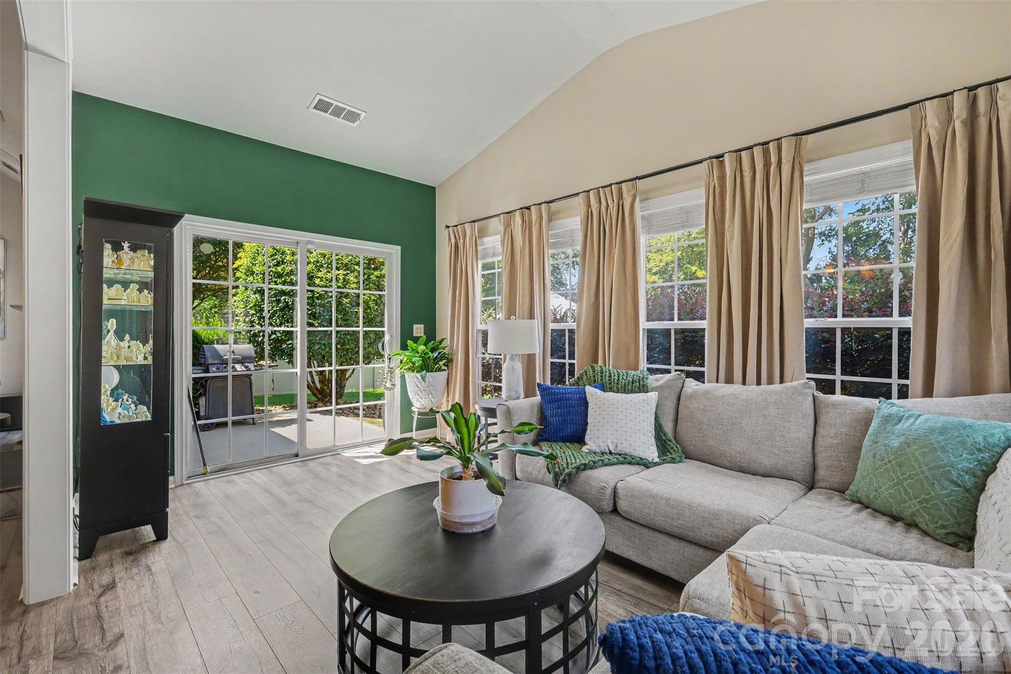 409 Dutchmans Meadow Drive — Mount Holly
