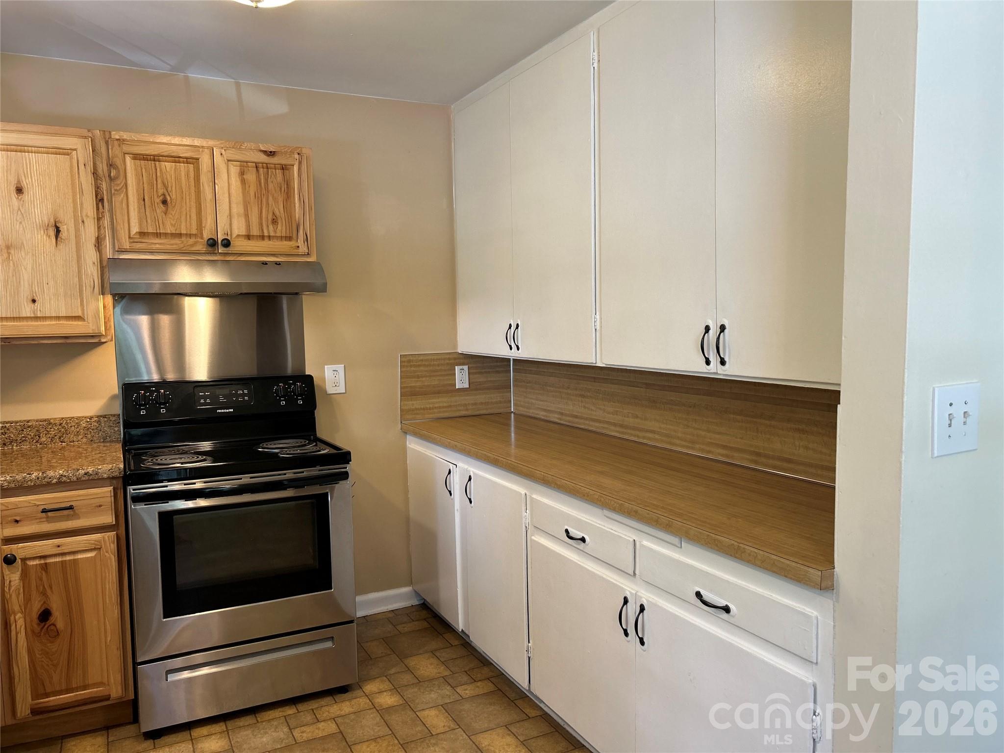 11 Mountain Road — Hendersonville