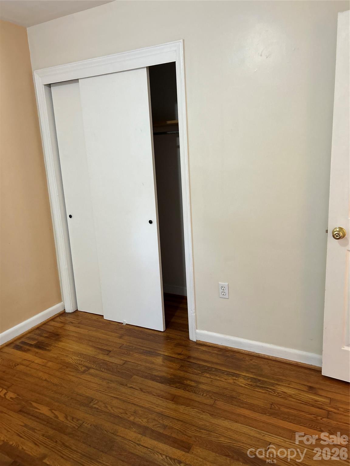 11 Mountain Road — Hendersonville