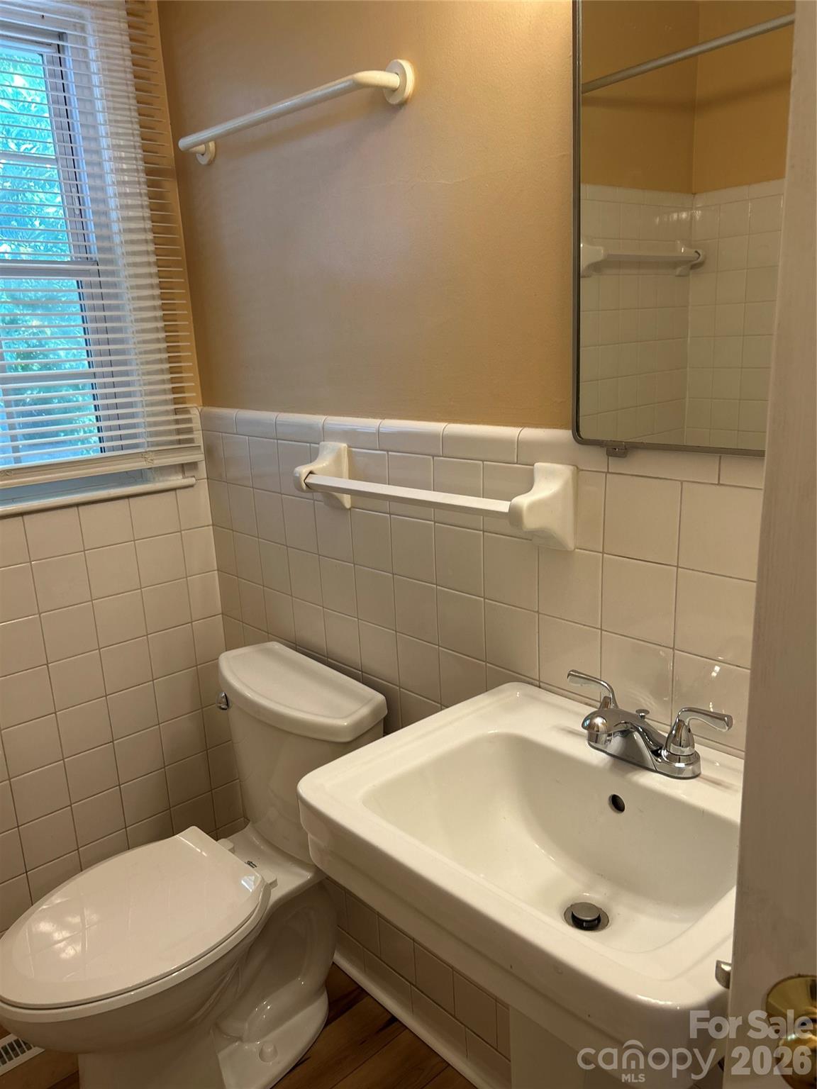 11 Mountain Road — Hendersonville