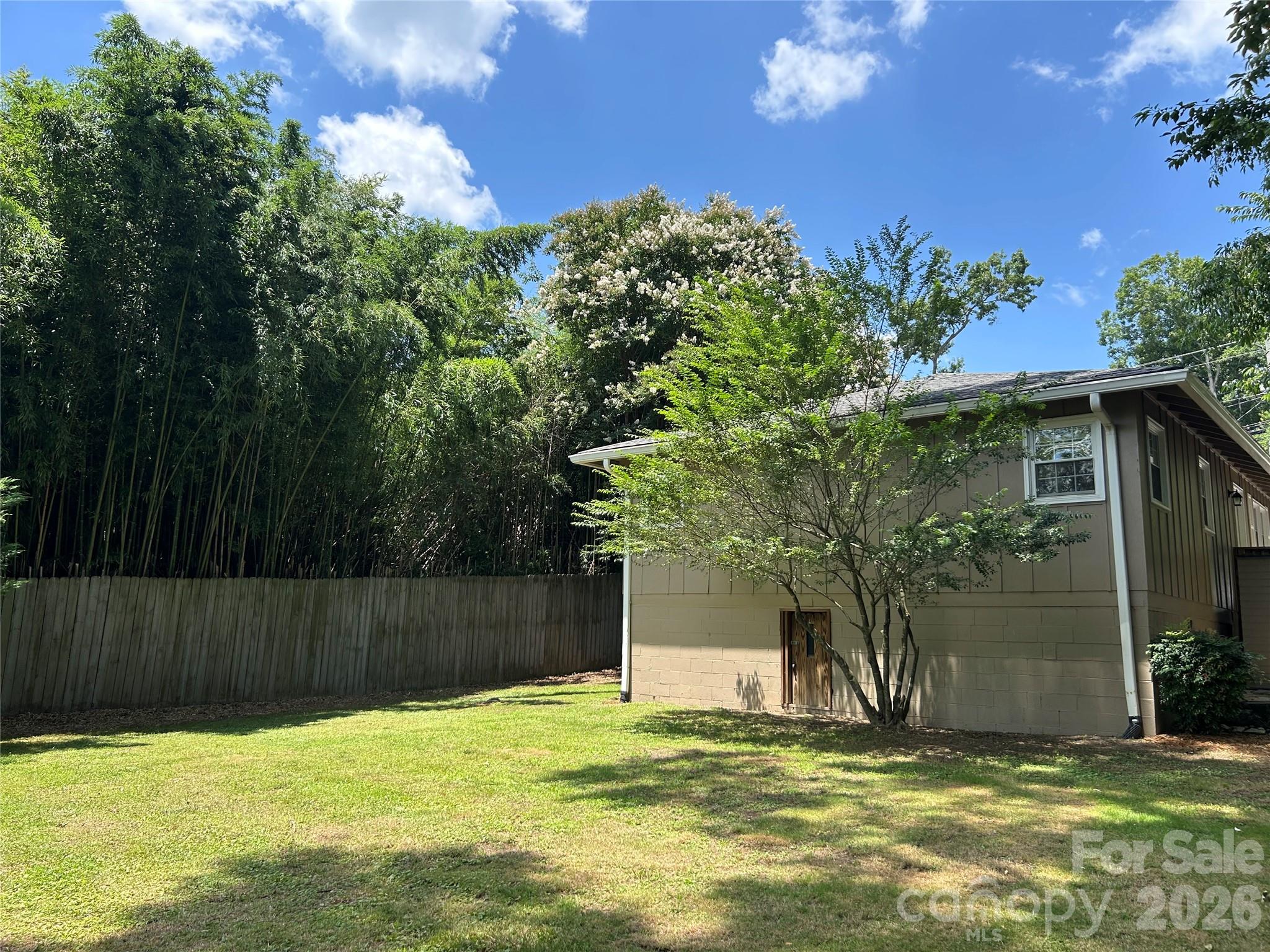 11 Mountain Road — Hendersonville