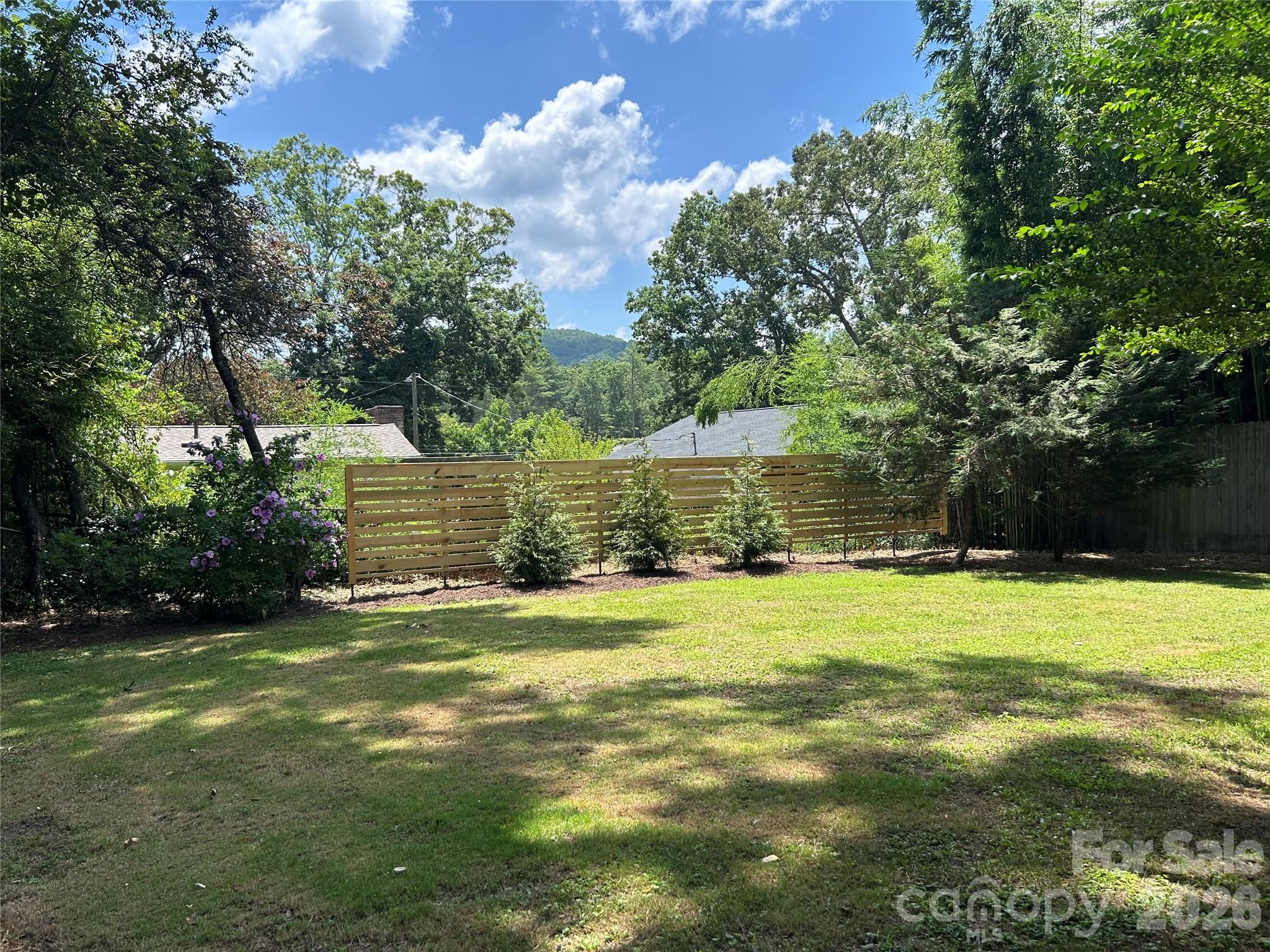 11 Mountain Road — Hendersonville