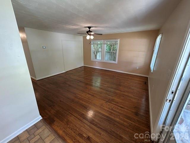 11 Mountain Road — Hendersonville